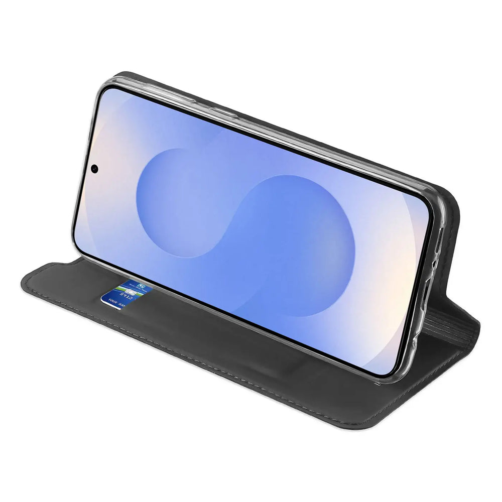Graue Leder-Flip-Hülle mit Kartenfach, zeigt Samsung Galaxy S26 Ultra, von vorne schräg