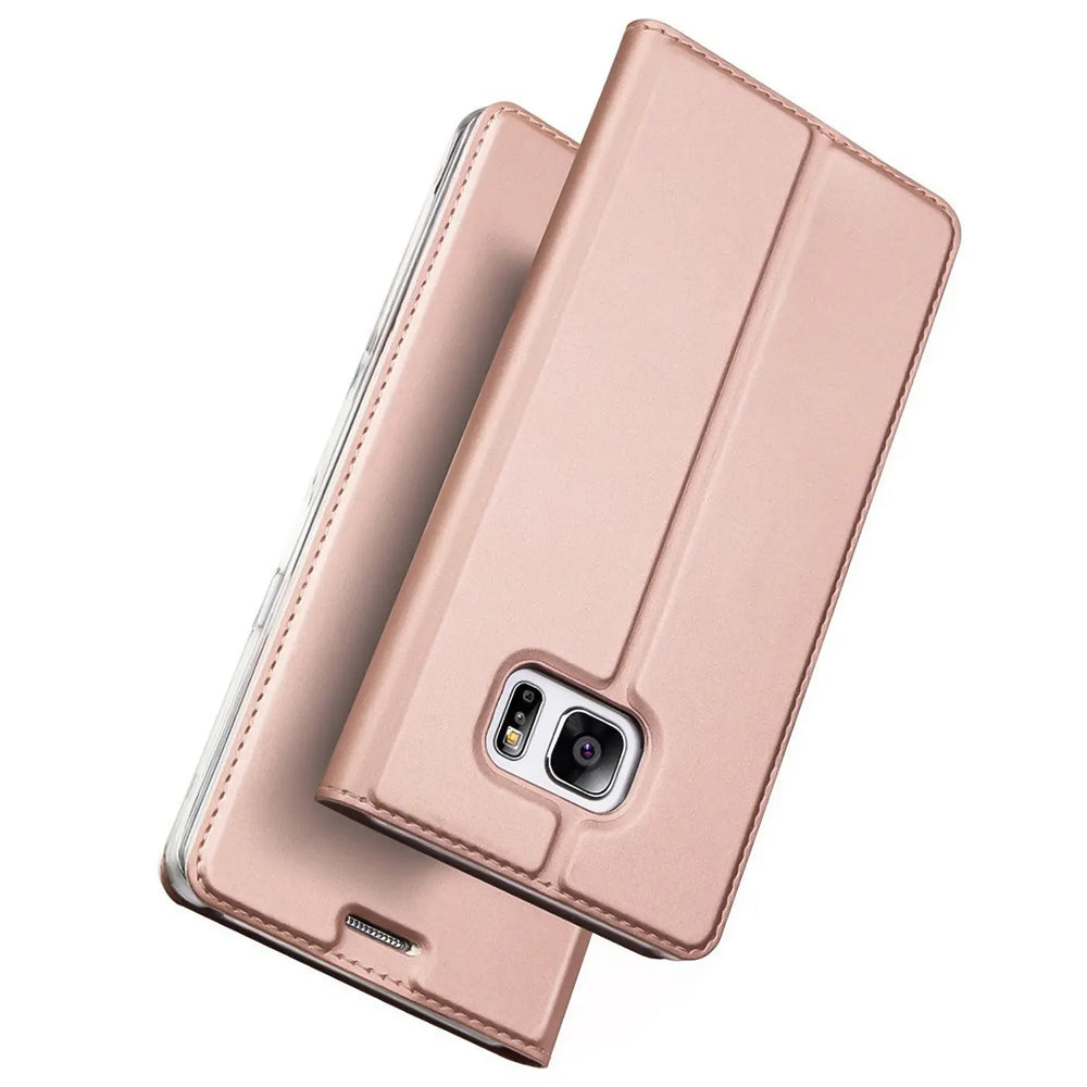 Roségoldene Metallic Flip Hülle aus Kunstleder für Samsung Galaxy S7 Edge, schräg von hinten oben.