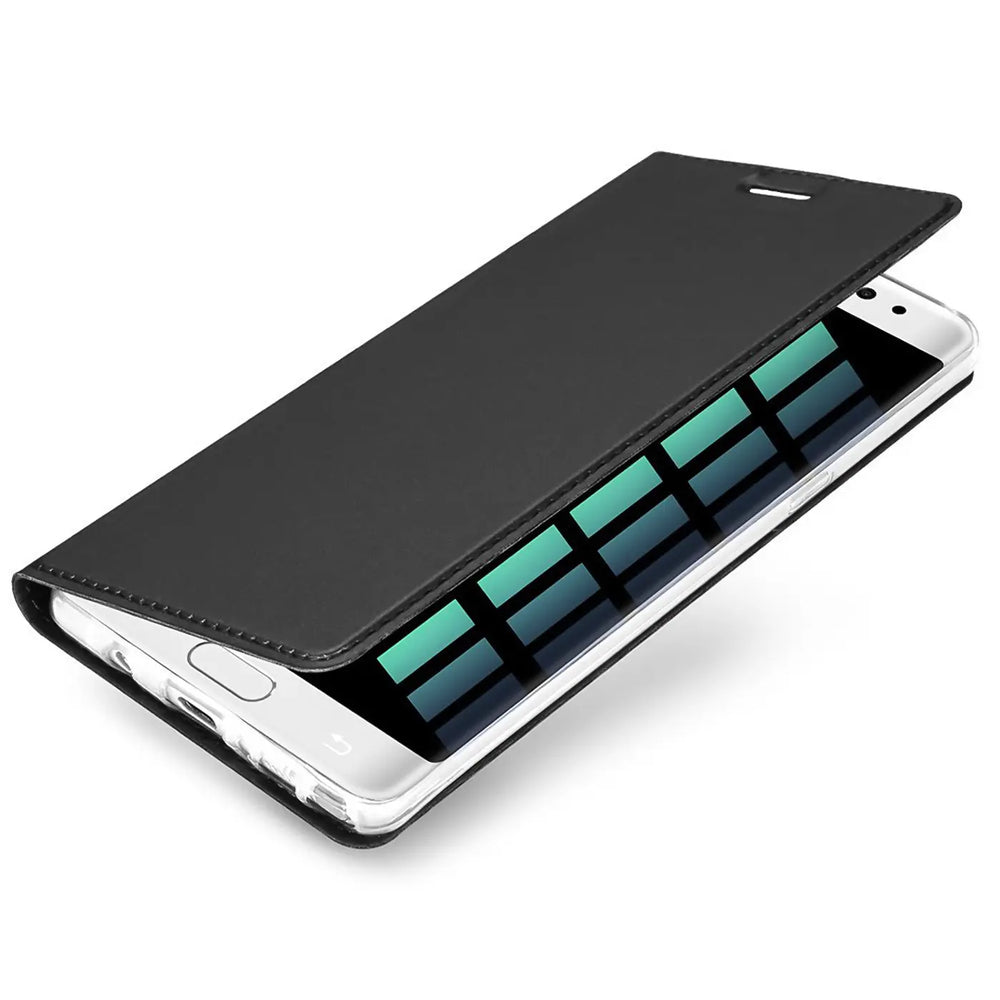 Schwarze, matte Flip Hülle aus Kunstleder für Samsung Galaxy S7 Edge, leicht geöffnet, von oben rechts.