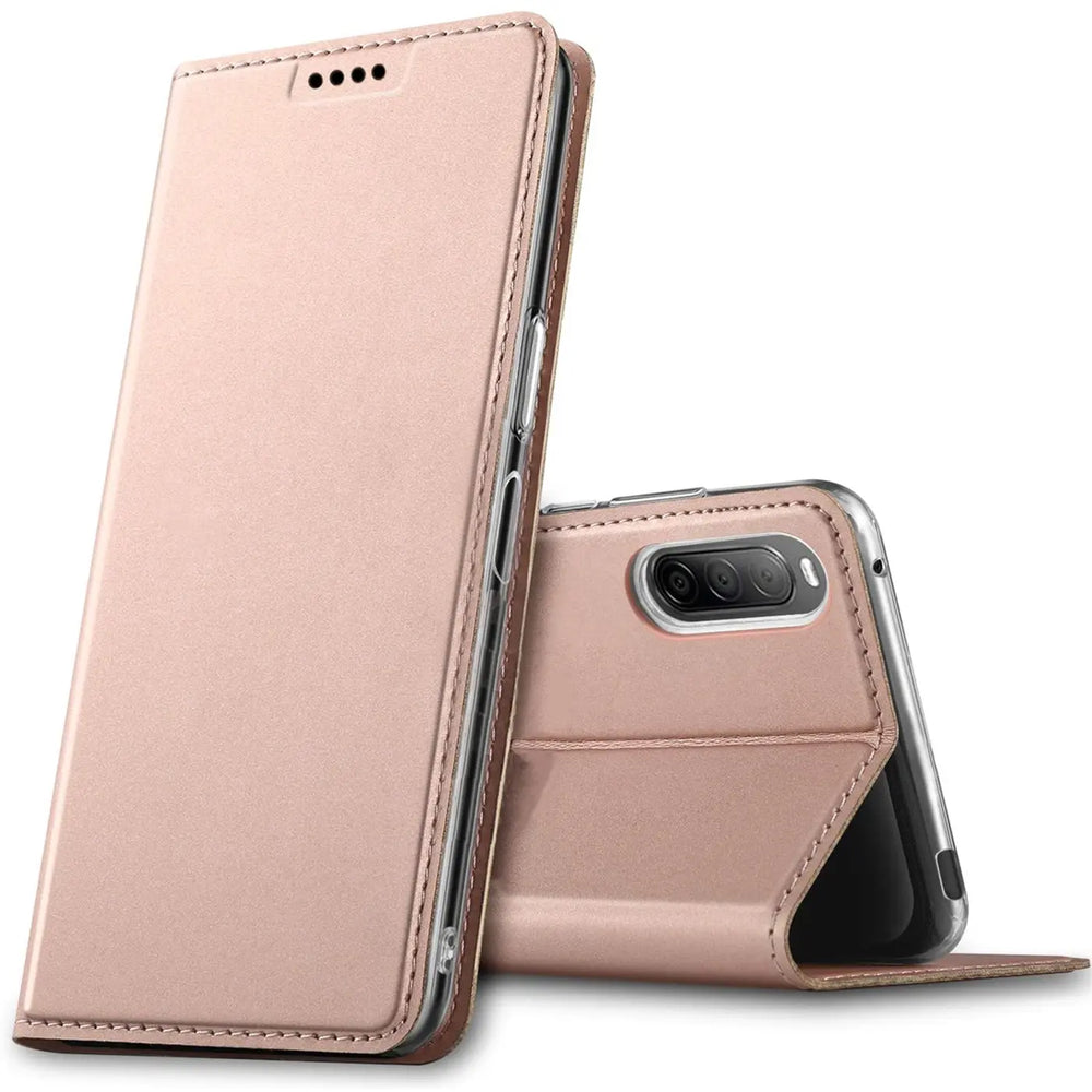 Roségoldene Metallic Flip Hülle aus Kunstleder für Sony Xperia 10 III, offen und als Ständer genutzt, Seitenansicht.