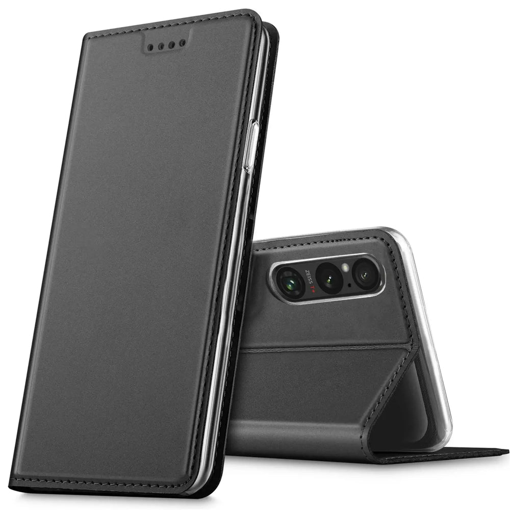 Zwei schwarze, metallisch glänzende Flip Hüllen für Sony Xperia 1 VI. Eine steht aufrecht, die andere als Ständer.