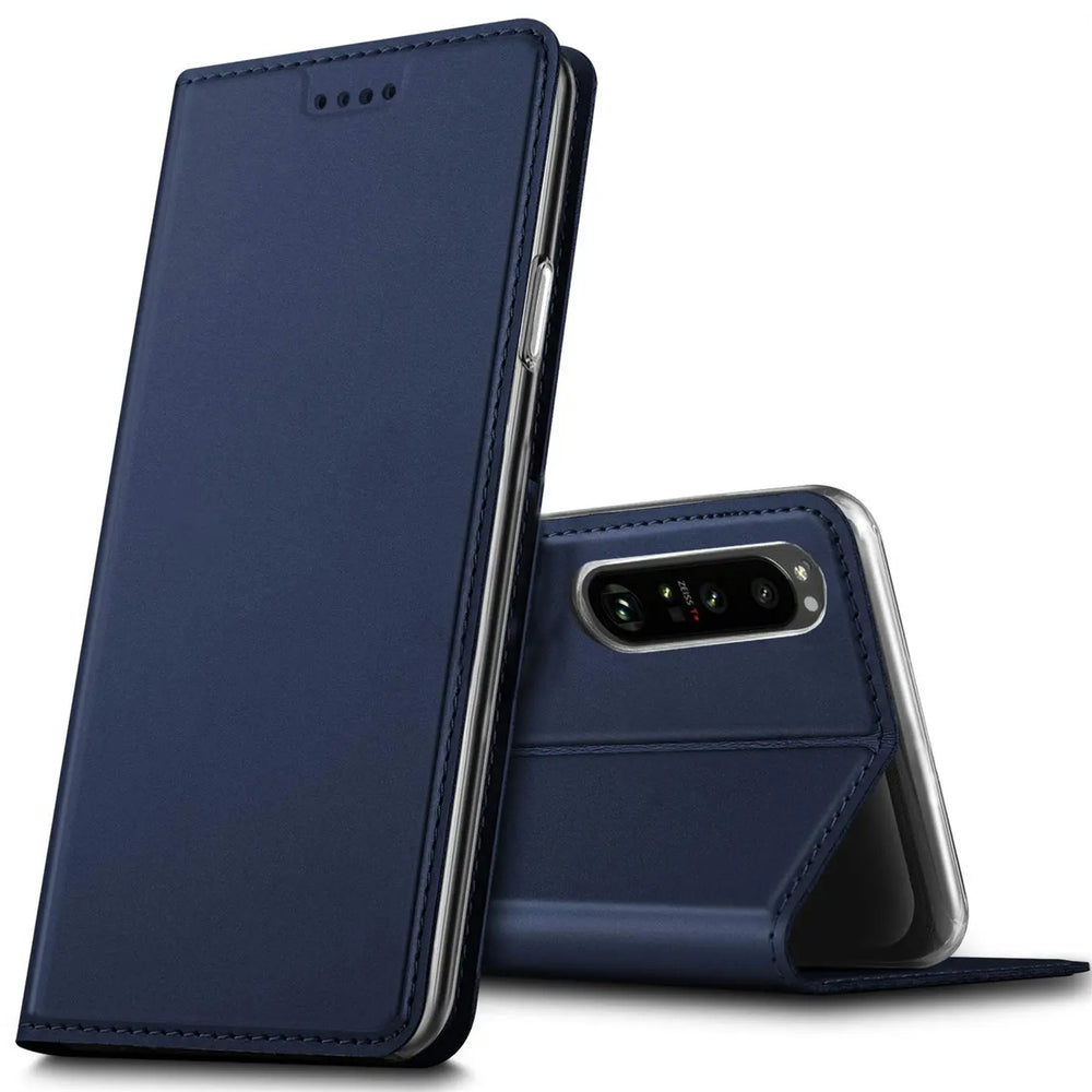 Dunkelblaue Kunstleder Flip Hülle für Sony Xperia 5 III, aufrecht stehend und als Ständer genutzt, von vorne/hinten.