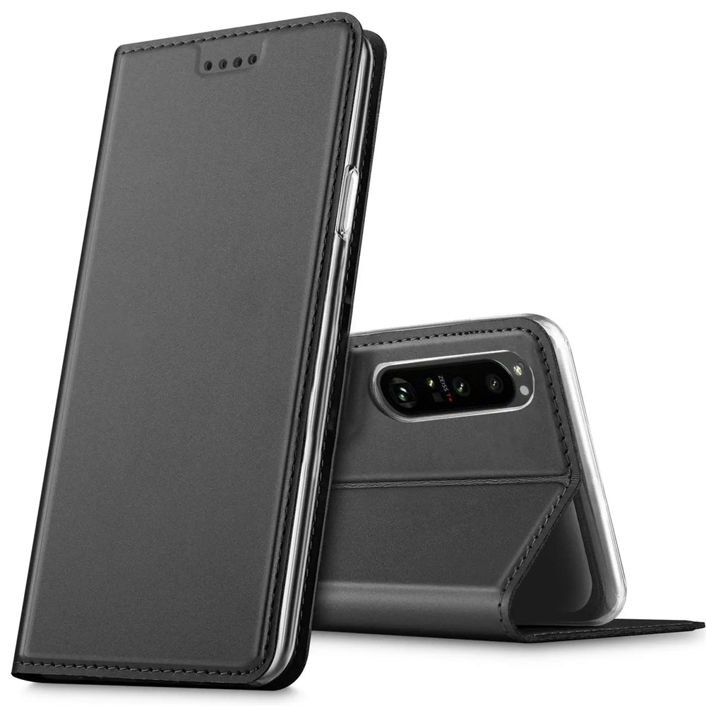 Dunkelgraue, metallische Flip Hülle für Sony Xperia 5 III, stehend und als Ständer genutzt, Vorder- und Rückseite sichtbar.