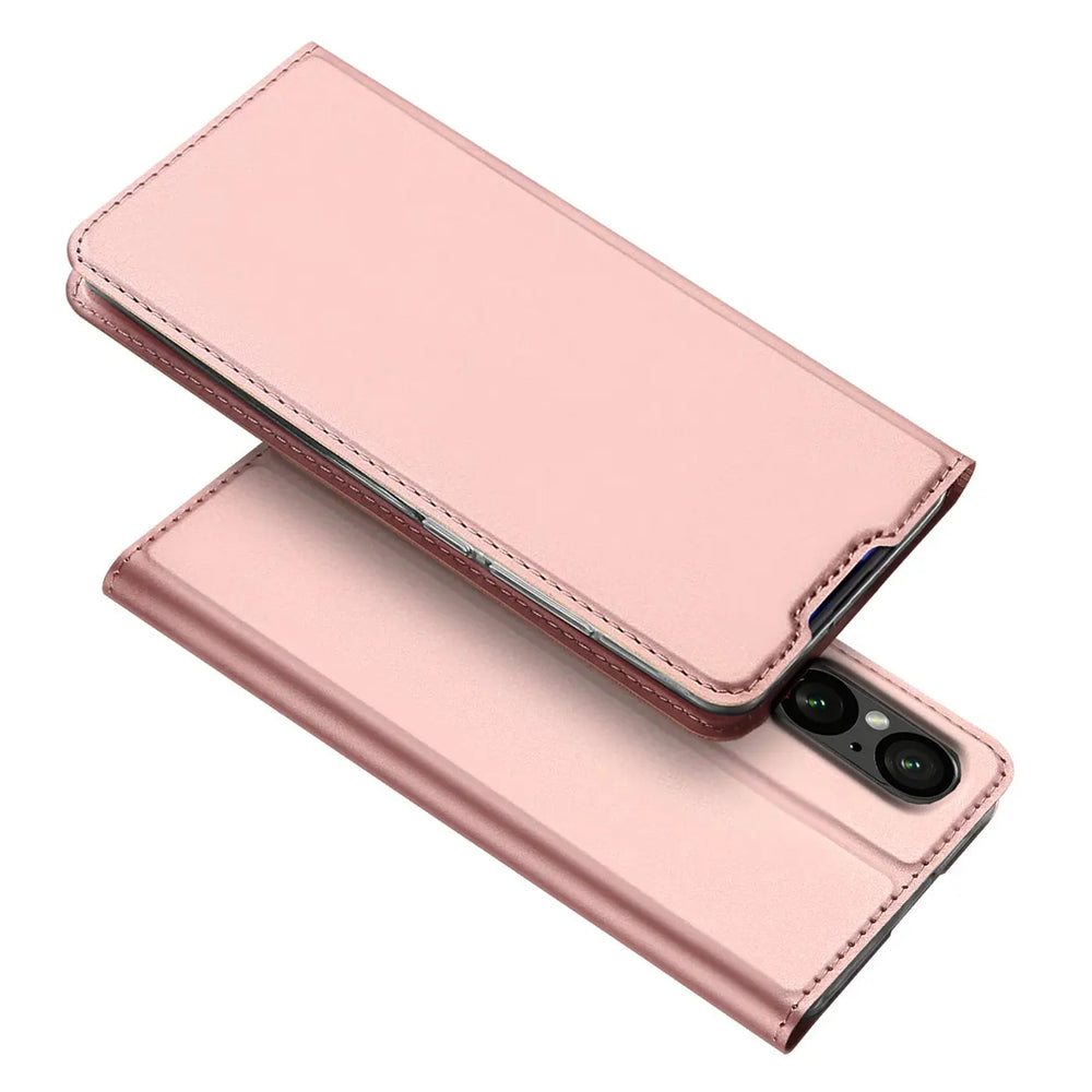Roségoldene Metallic Flip Hülle aus Kunstleder für Sony 5 V, leicht geöffnet, von oben schräg fotografiert.