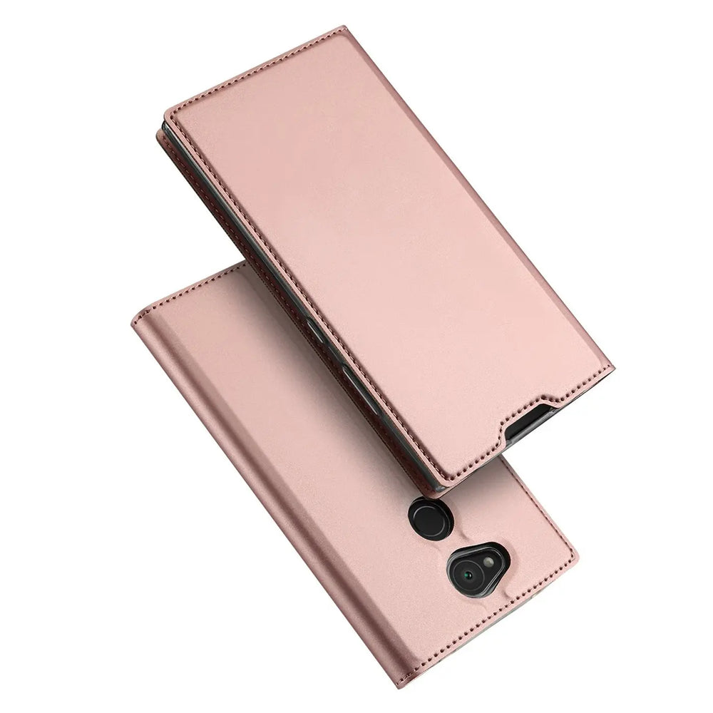 Zwei roségoldene Metallic Flip Hüllen für Sony Xperia XA2, eine offen, eine geschlossen, schräg von oben.