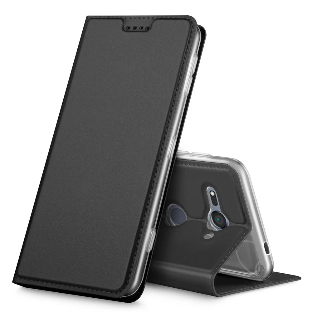 Schwarze Metallic Flip Hülle für Sony Xperia XZ2 Compact, offen und als Ständer positioniert, schräg von vorne.