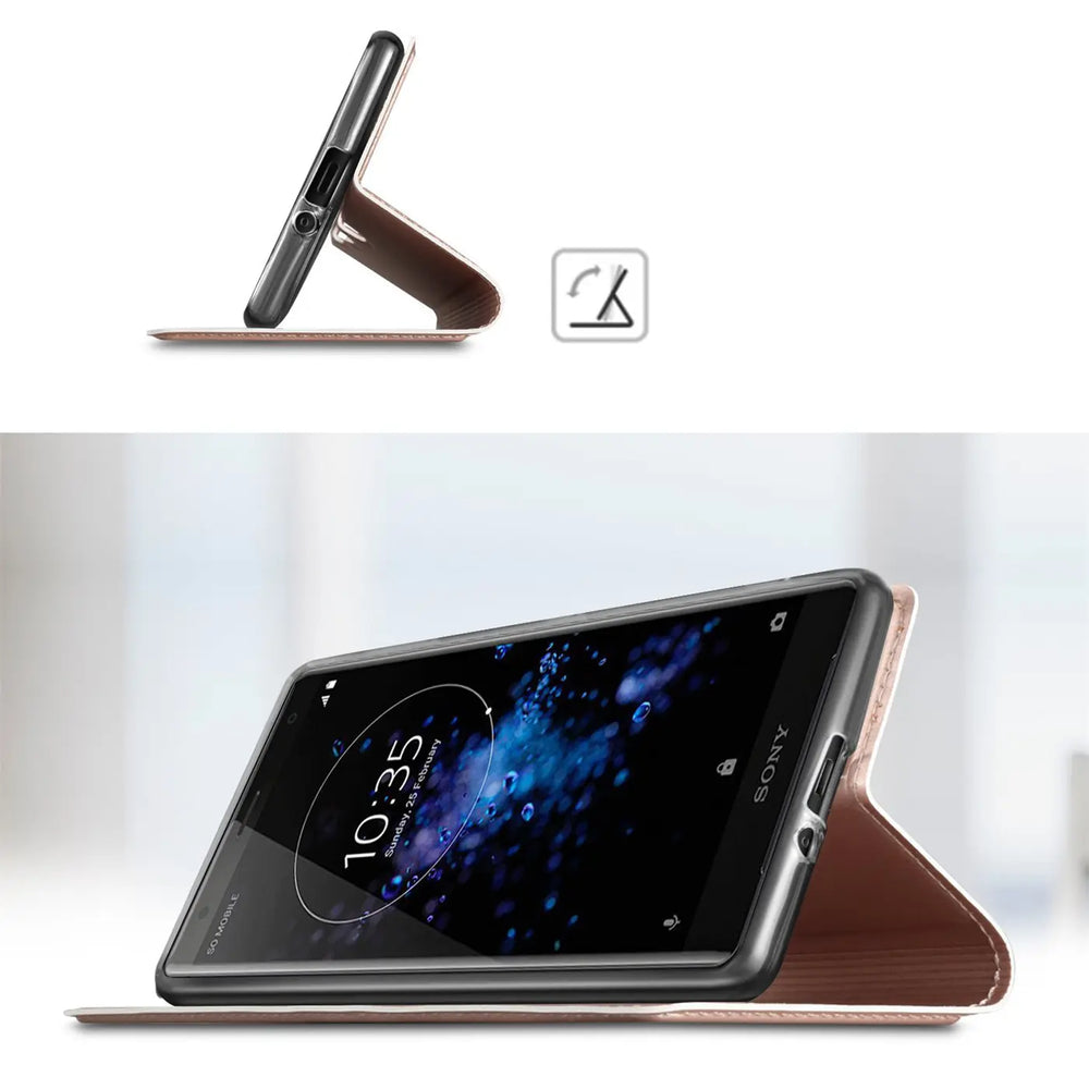 Sony Xperia XZ2 in brauner Metallic Flip Hülle, als Ständer aufgestellt, von der Seite und schräg von vorne.