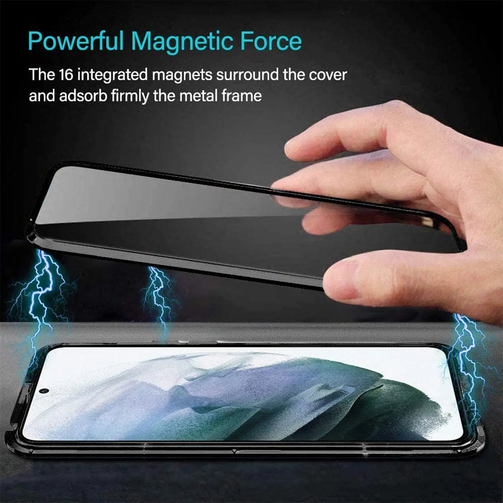 Schwarze Magnet-Hülle aus Metall/Glas wird auf Samsung S21 FE aufgesetzt.