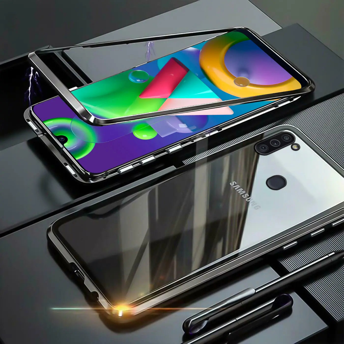 Samsung Galaxy M11 Hülle, Metallrahmen, Glasrückseite, von oben, mit Display.