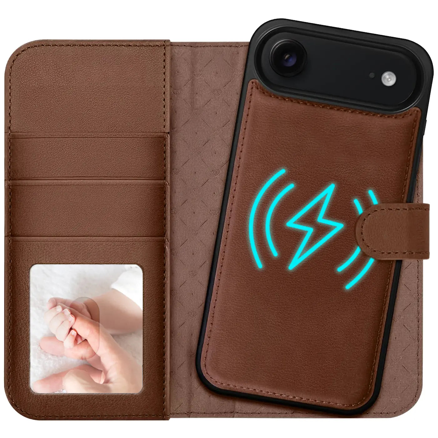 Braune Leder-Klapphülle mit Kartenfach und MagSafe-Symbol, geöffnet, zeigt ein iPhone.