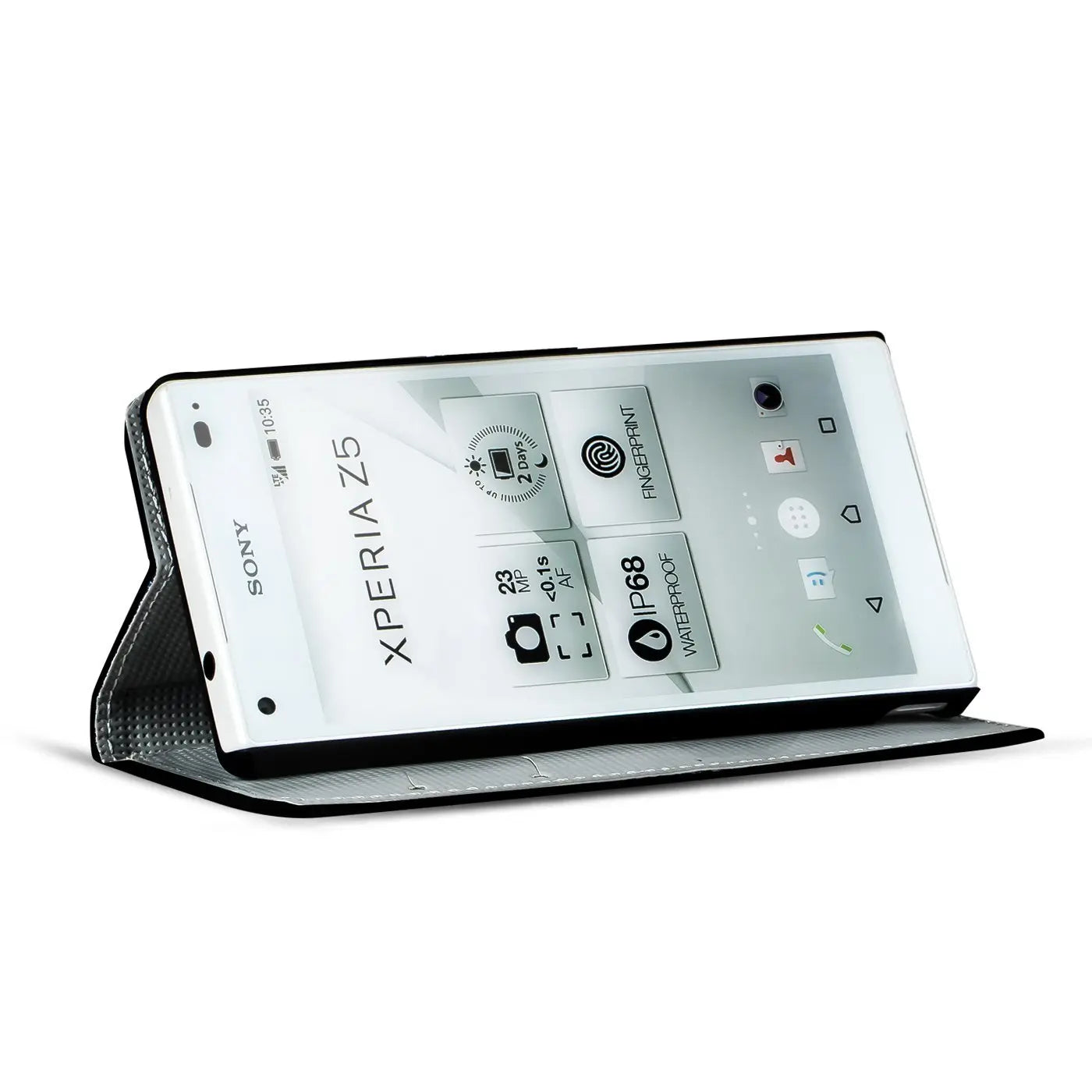 Sony Xperia Z5 in schwarzer Klapphülle aus Kunstleder, von vorne schräg gezeigt.