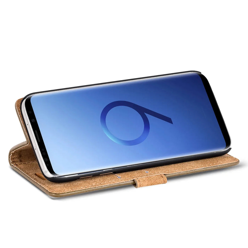 Braune Kunstleder-Klapphülle mit Geldfach für Samsung Galaxy S9, Seitenansicht.