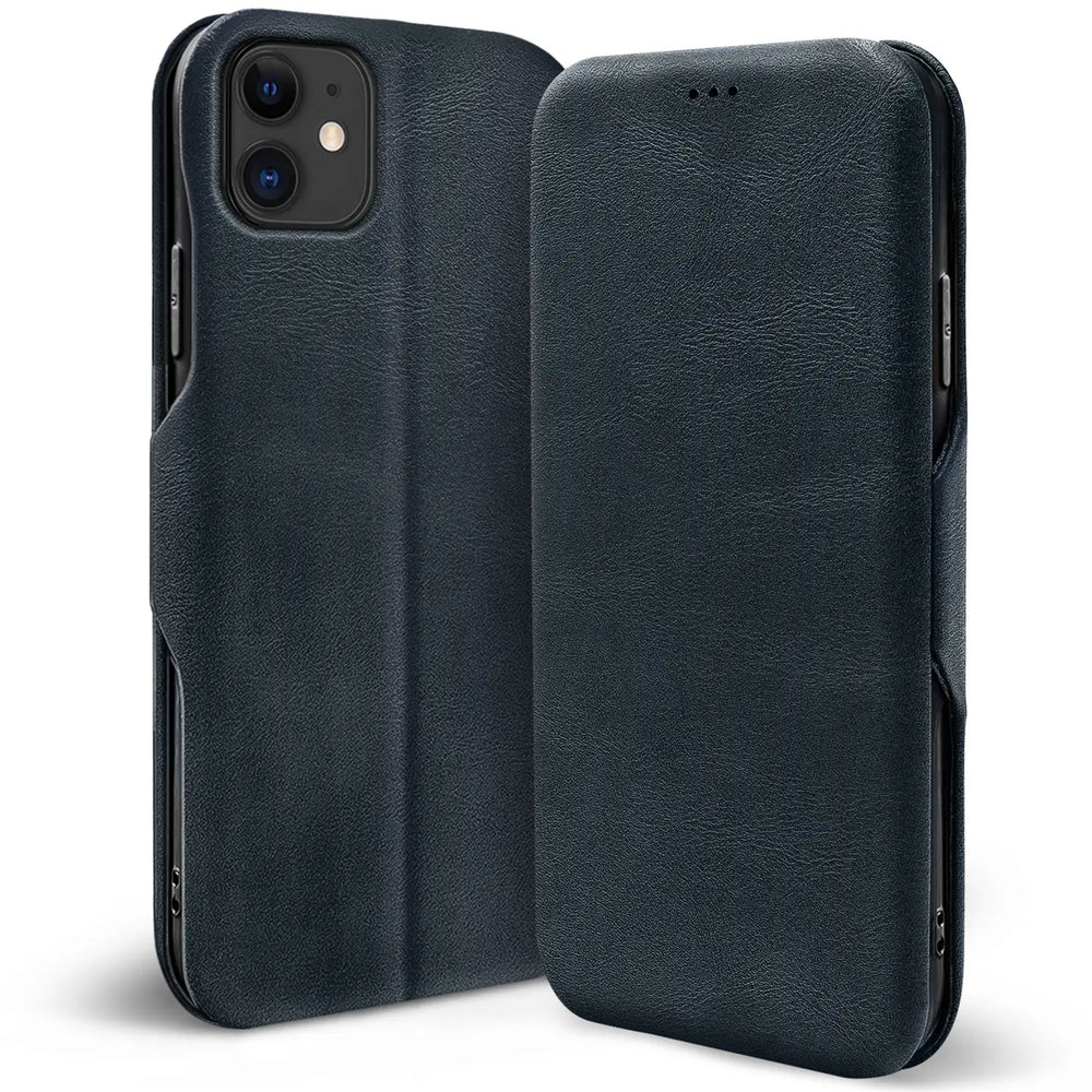 Dunkelblaue Leder-Klapphülle für iPhone 11, von vorne/seitlich gezeigt.