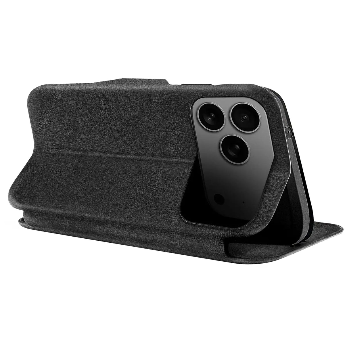 Schwarze Kunstleder-Klapphülle für iPhone 18 Pro Max, von schräg vorne gezeigt.