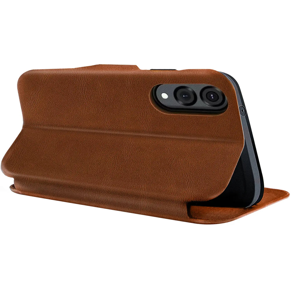 Braune Leder-Klapphülle mit Kartenfach, seitliche Ansicht, Samsung Galaxy S25 Edge sichtbar.