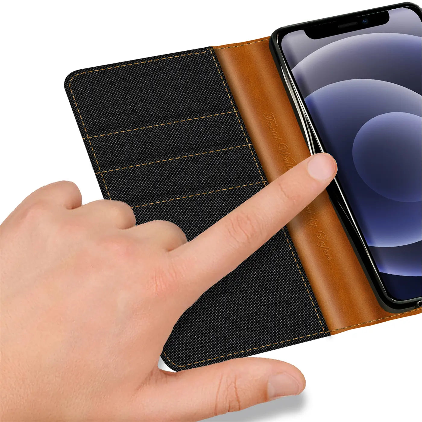 iPhone 12 Mini in brauner Leder-Klapphülle mit Kartenfach, Nahaufnahme von oben.