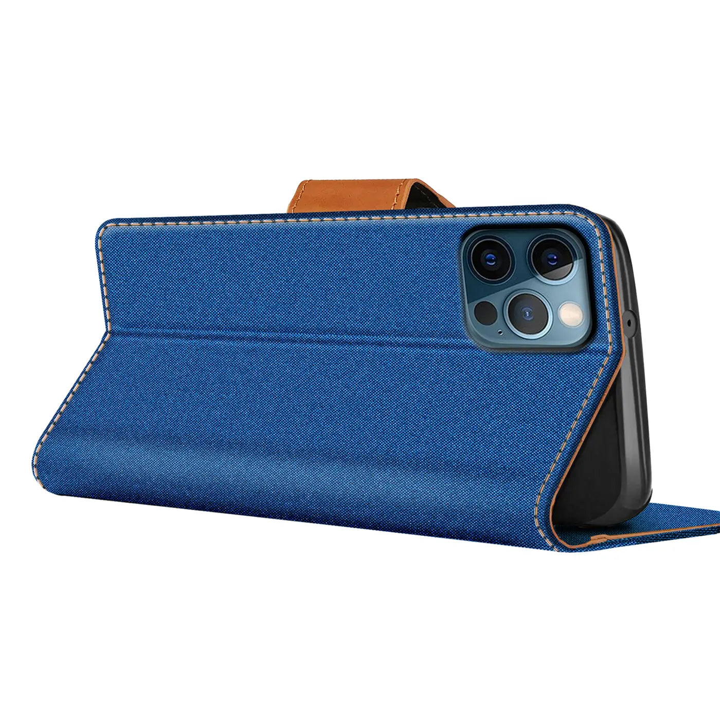 Blaue Textil-Klapphülle mit braunem Lederakzent für iPhone 12 Pro Max, Seitenansicht.