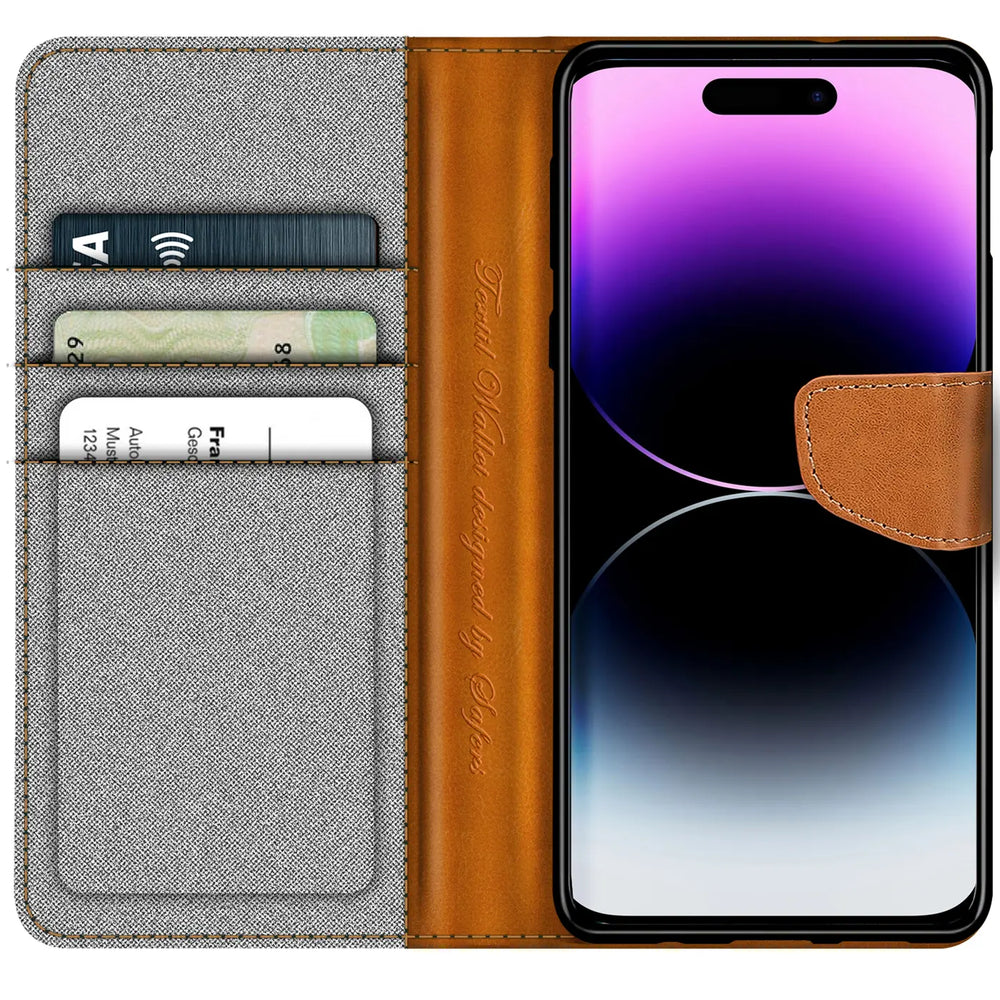 Graue Textil-Klapphülle mit braunen Lederdetails, Kartenfächern, iPhone 15 Plus.