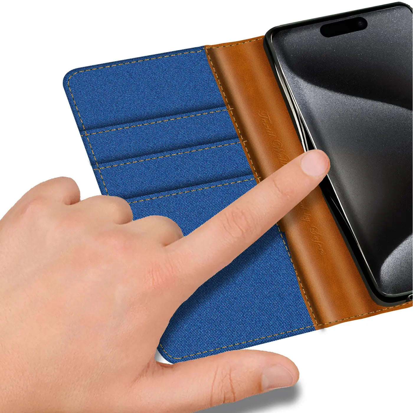 Blaues Textil-Klapphülle mit Kartenfach, braunes Leder, iPhone 16 Plus, Nahaufnahme.