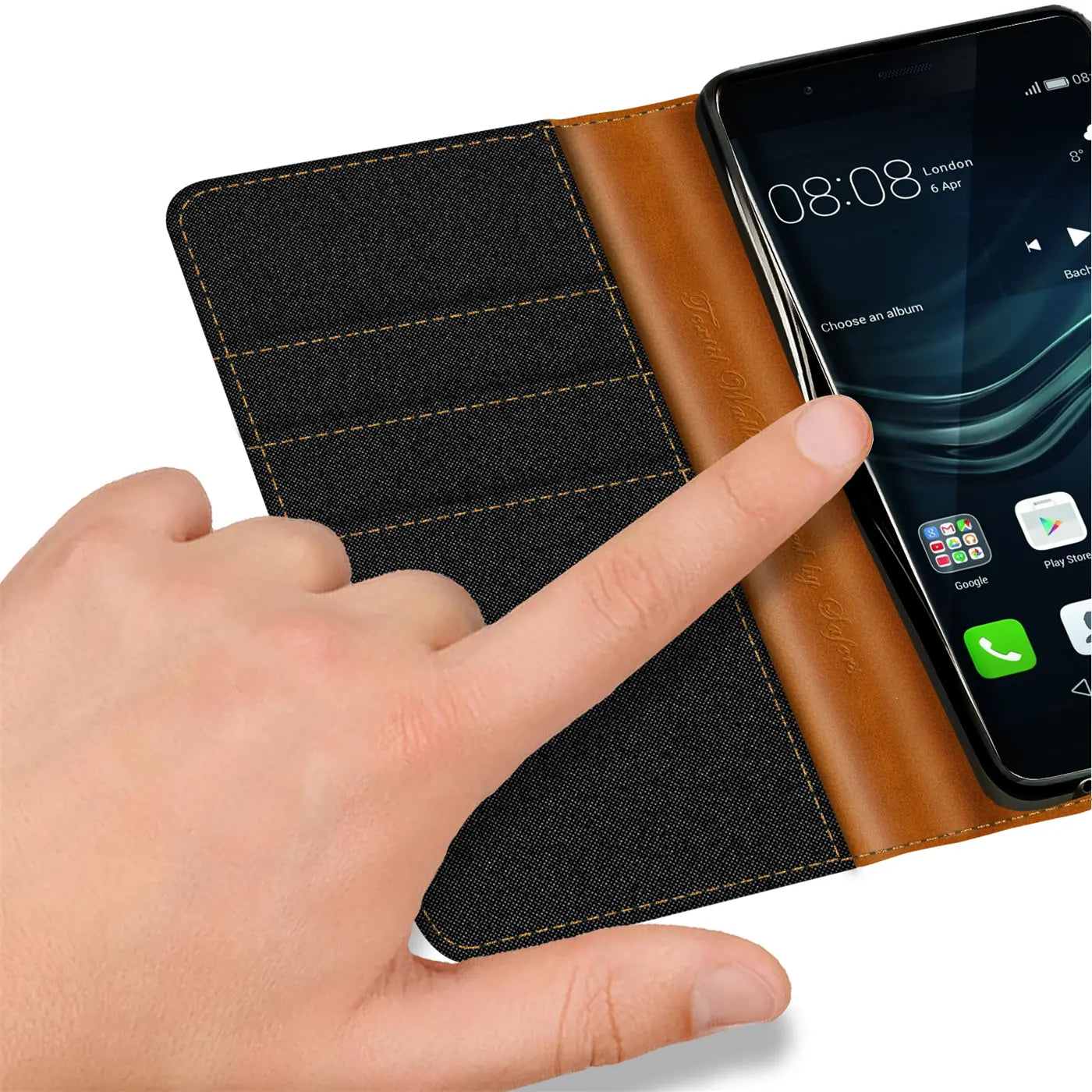 Huawei P9 in brauner Leder-Klapphülle mit Kartenfach, Nahaufnahme von oben.