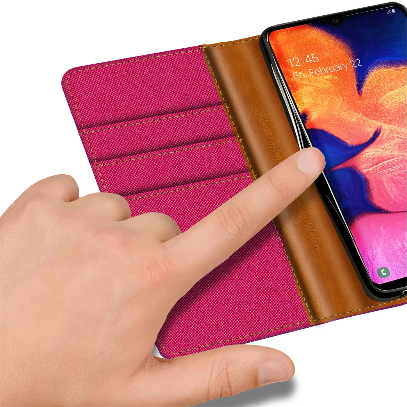 Pink Textil-Klapphülle mit Kartenfach und braunem Lederdetail, zeigt Samsung Galaxy A10.