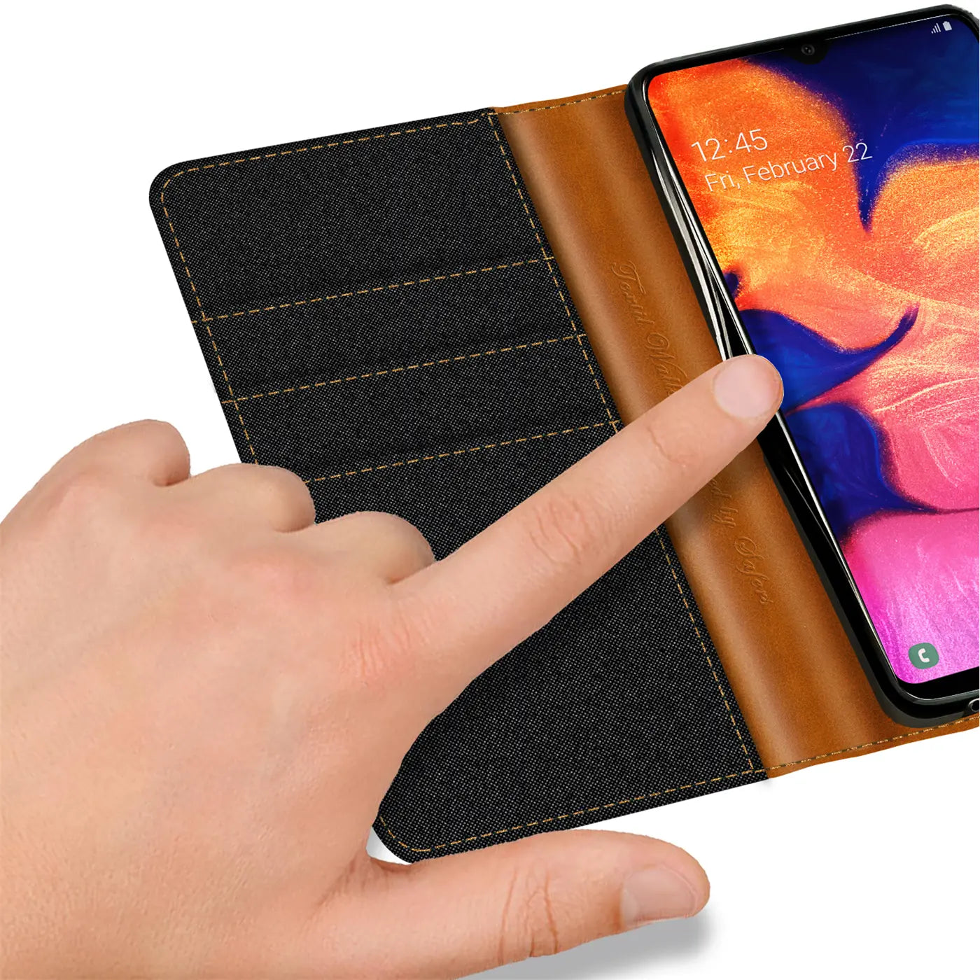 Schwarze Textil-Klapphülle mit braunen Lederdetails, Nahaufnahme, Samsung Galaxy A10.