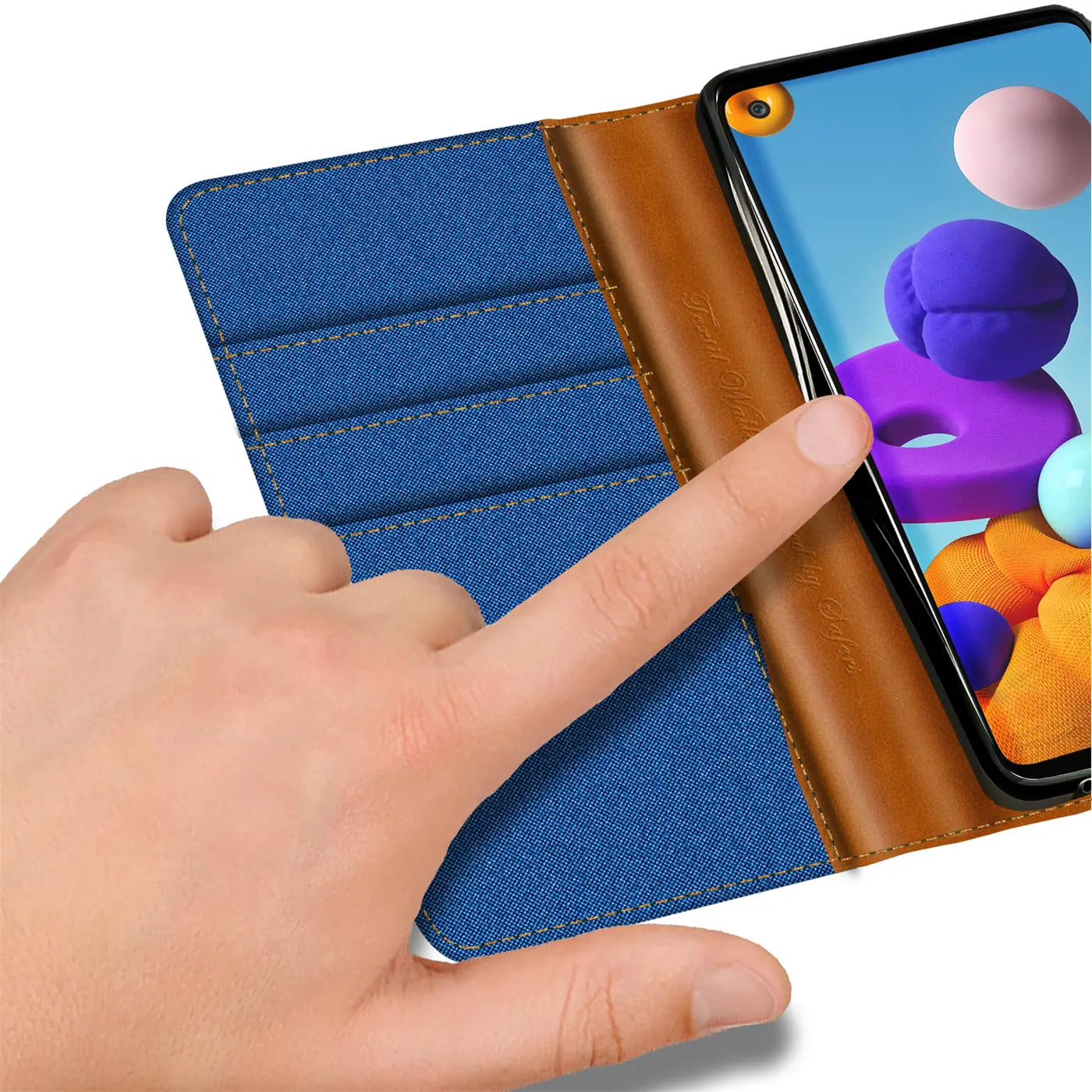 Blaue Textil-Klapphülle mit braunen Lederdetails und Kartenfächern, zeigt Samsung Galaxy A21s.