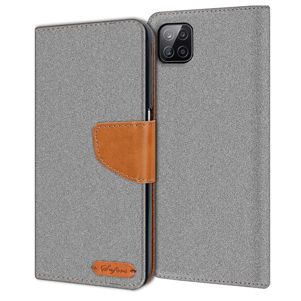 Graue Textil-Klapphülle mit braunem Lederakzent, offen, zeigt Samsung Galaxy A22 5G Rückseite.