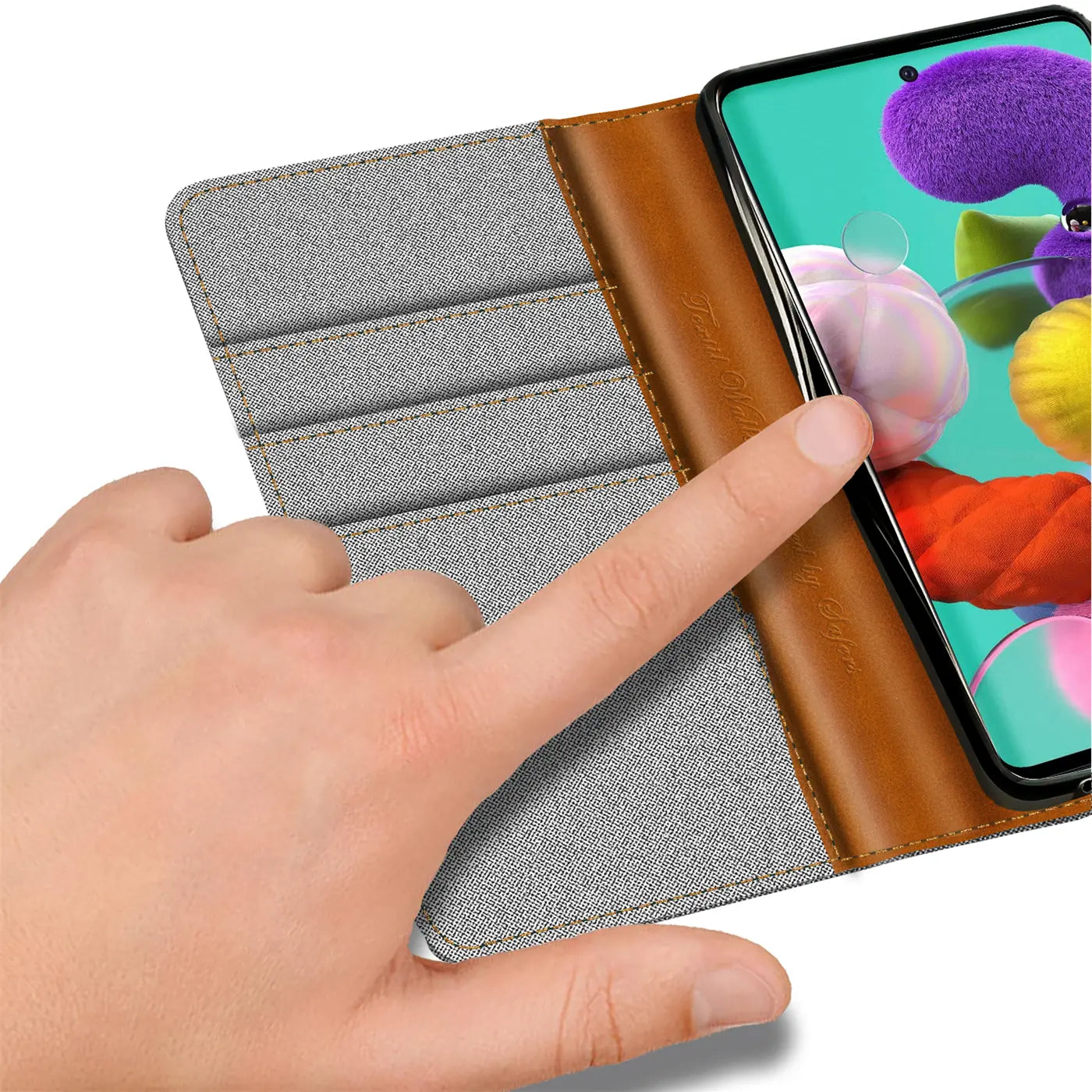 Graue Textil-Klapphülle mit braunen Lederdetails, Samsung Galaxy A51, Nahaufnahme.