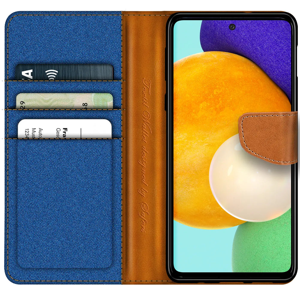 Blaue Textil-Klapphülle mit braunen Lederdetails, Kartenfächern, zeigt Samsung Galaxy A52.