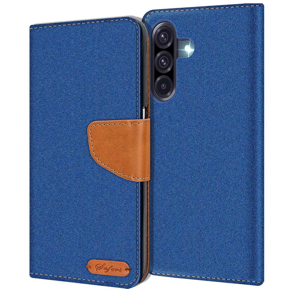 Blaue Textil-Klapphülle mit braunem Lederdetail, offen, zeigt Rückseite eines Samsung Galaxy A56 5G.