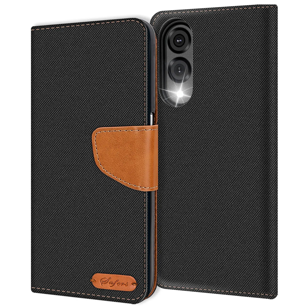 Schwarze Textil-Klapphülle mit braunem Lederakzent, Vorder- und Rückansicht, für Samsung Galaxy S25 Edge.