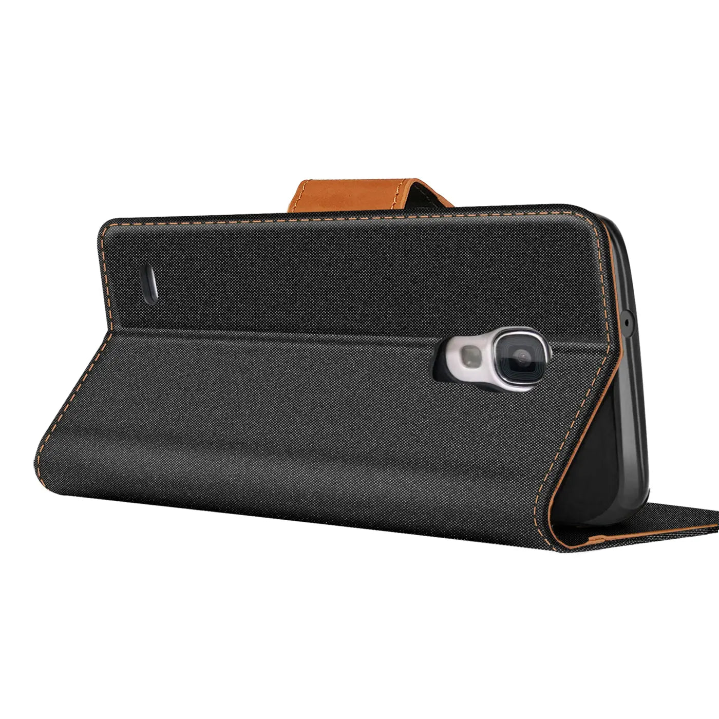 Schwarze Textil-Klapphülle mit braunem Akzent, von schräg vorne, zeigt Samsung Galaxy S4.