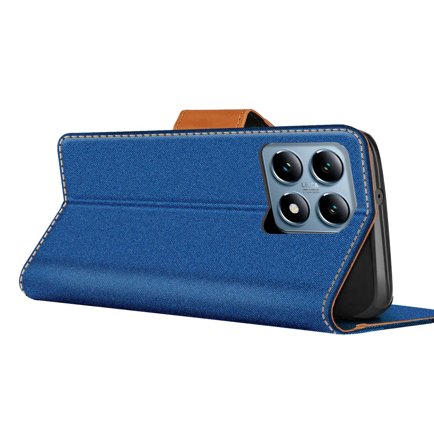 Blaue Textil-Klapphülle mit braunem Lederakzent, seitliche Ansicht, zeigt Smartphone-Kamera.