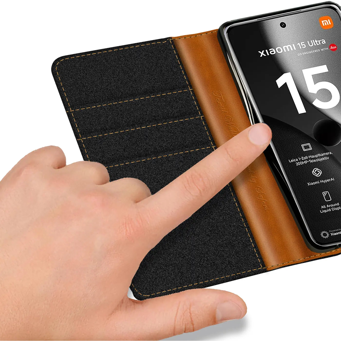 Xiaomi 15 Ultra in brauner Leder-Klapphülle, Textil innen, Kartenfach, Nahaufnahme.