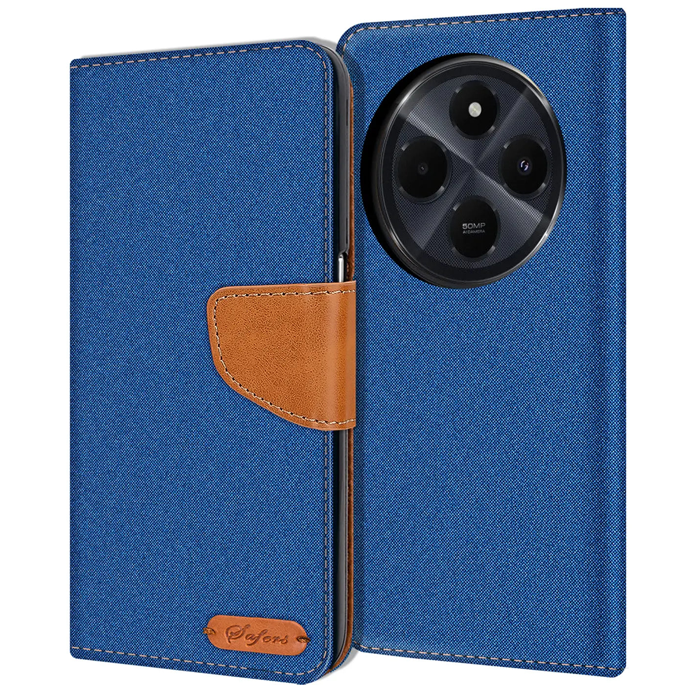Blaue Textil-Klapphülle mit braunem Lederakzent, offen, zeigt Smartphone-Kamera.