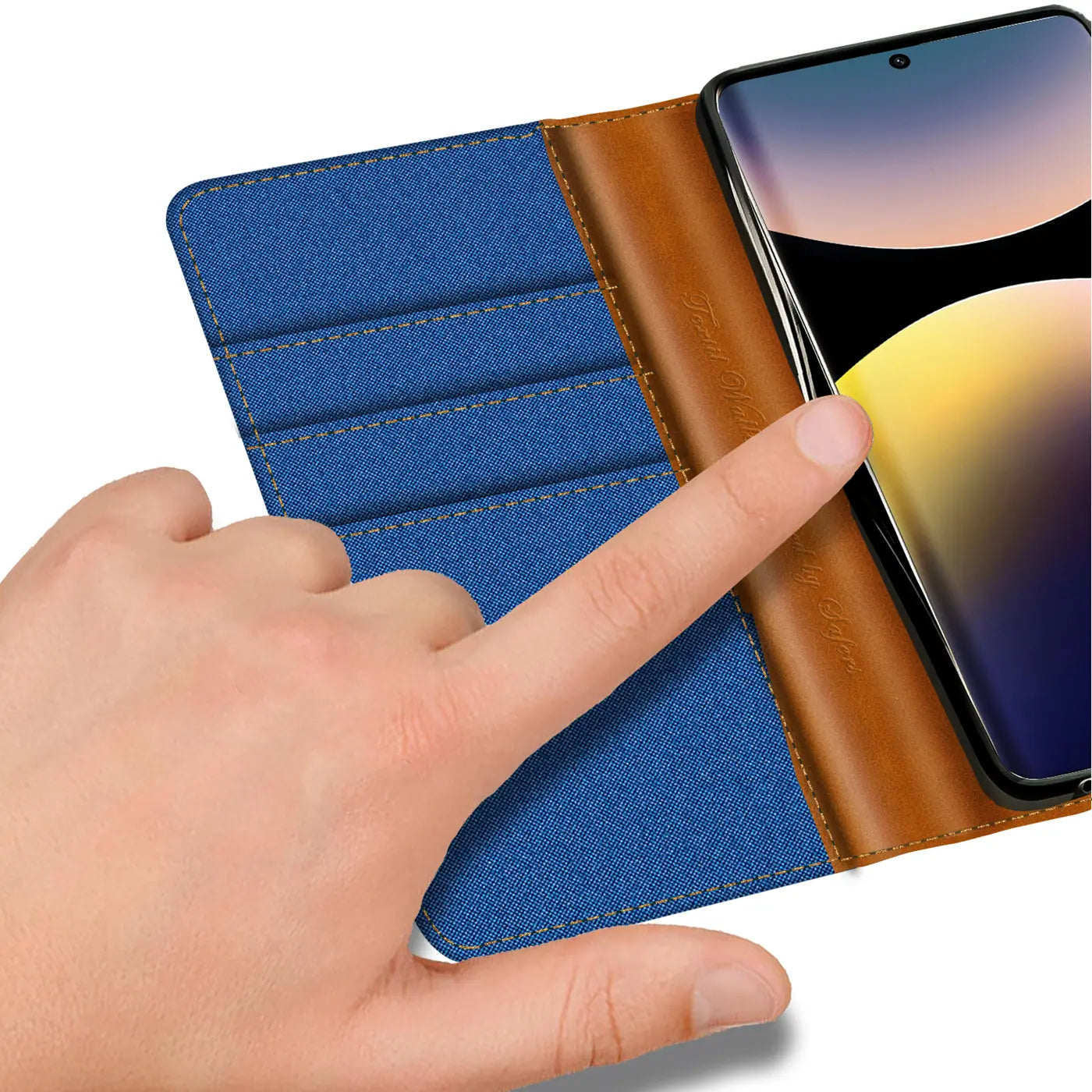 Blaue Textil-Klapphülle mit braunen Lederfächern, Nahaufnahme, Xiaomi-Smartphone.