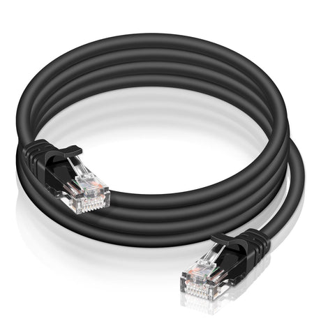 Schwarzes Netzwerkkabel Cat 6, rund, mit zwei RJ45-Steckern, aus Kunststoff.