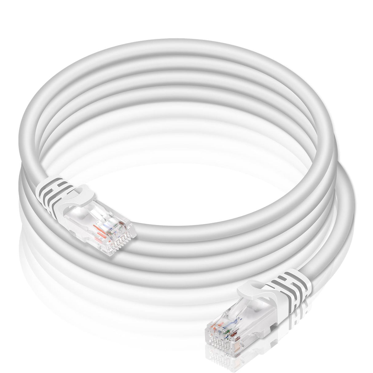 Weißes Cat 6 Netzwerkkabel, rund, mit zwei RJ45-Steckern, aus der Draufsicht.