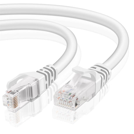 Weißes Cat 6 Netzwerkkabel, Rund, Kunststoff, Nahaufnahme, zwei RJ45-Stecker