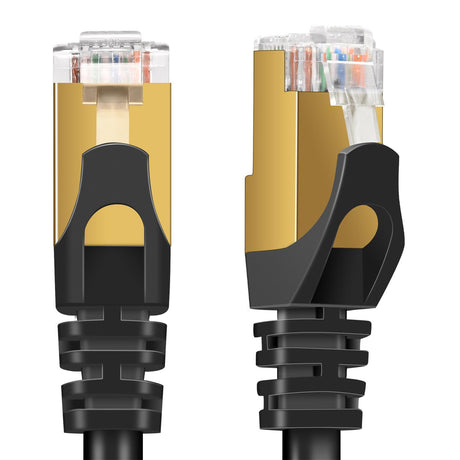 Zwei RJ45-Stecker, goldfarbenes Metall, schwarzer Kunststoff, Vorder- und Seitenansicht.