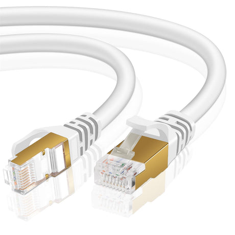 Weißes Netzwerkkabel Cat 6, Rund, mit goldenen RJ45-Steckern, Draufsicht.