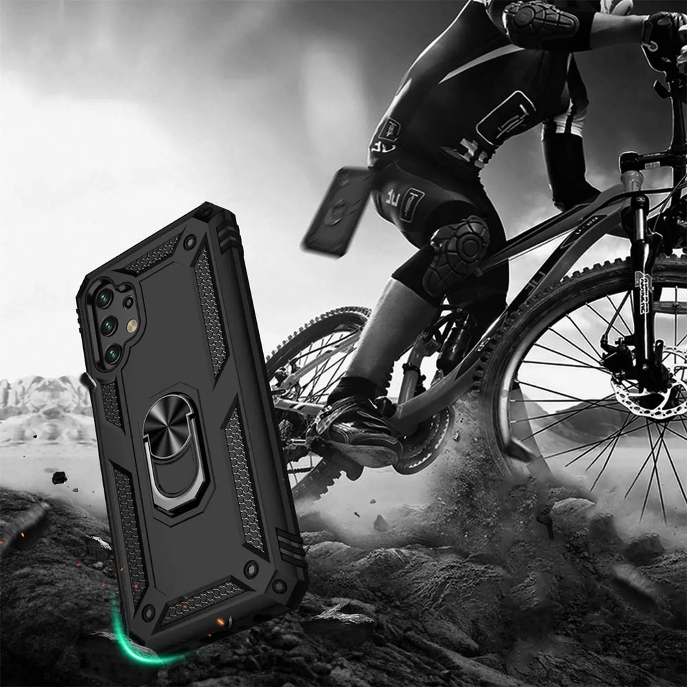 Schwarze Handyhülle mit Ringhalter für Samsung Galaxy A13 4G, von vorne links gezeigt.
