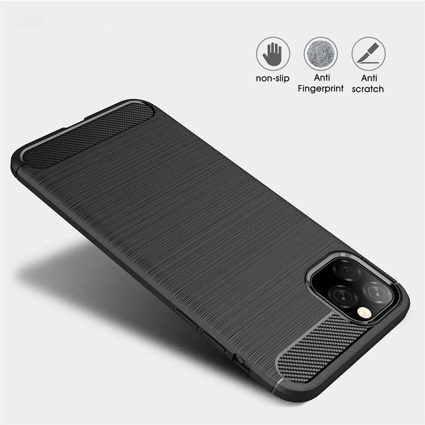 Schwarze Carbon-Hülle für iPhone 11, von schräg oben, mit sichtbarer Kamera.
