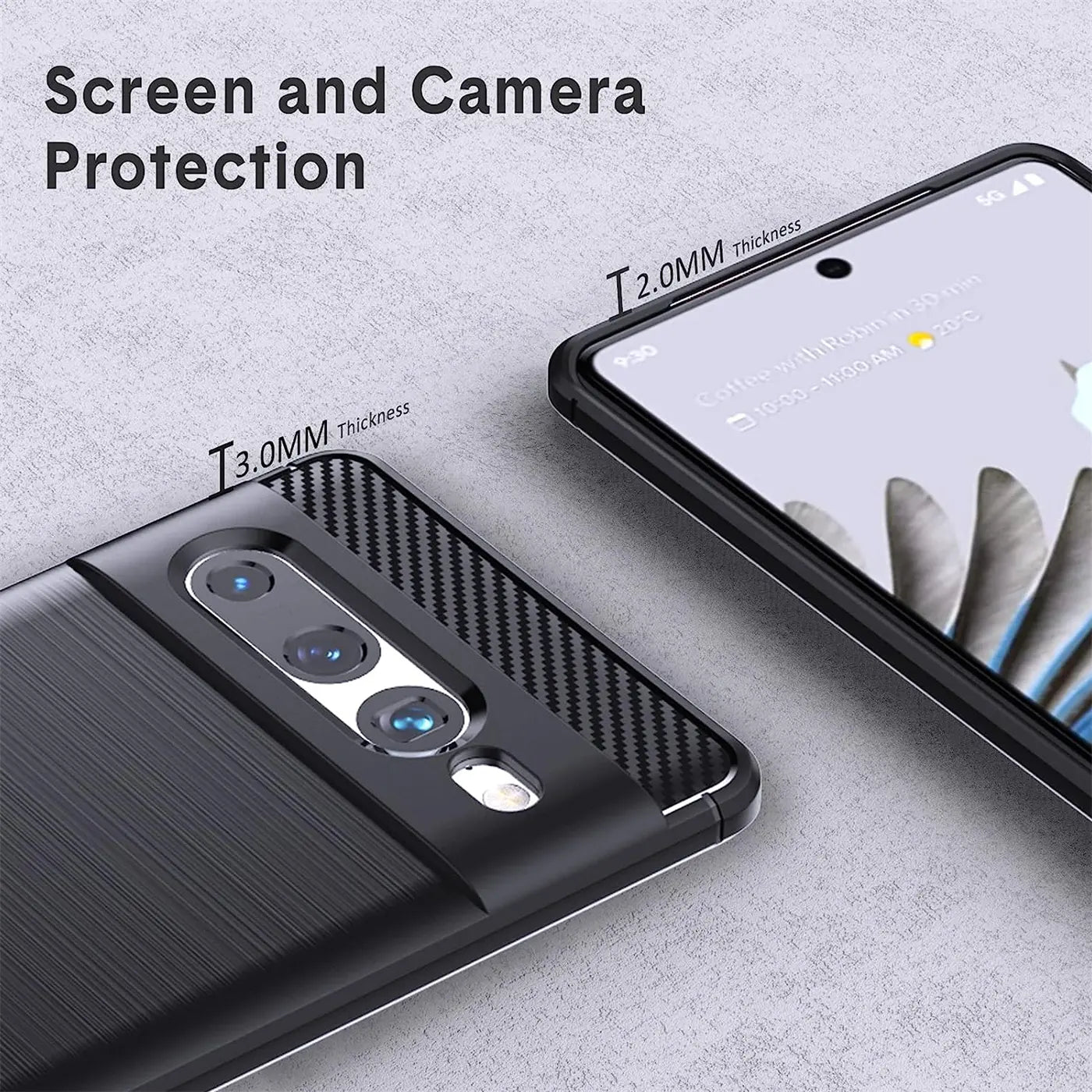 Google Pixel 7 Pro in schwarzer Carbon-Hülle, schräg von oben. Kamera und Display sind erhöht geschützt.