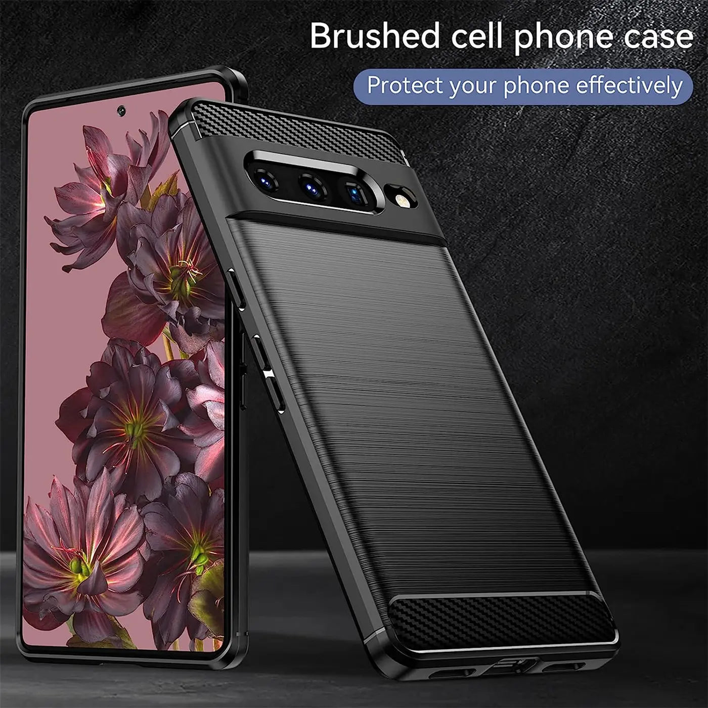 Schwarze Carbon-Hülle für Google Pixel 7 Pro, schräg von hinten rechts gezeigt, mit gebürsteter Textur.