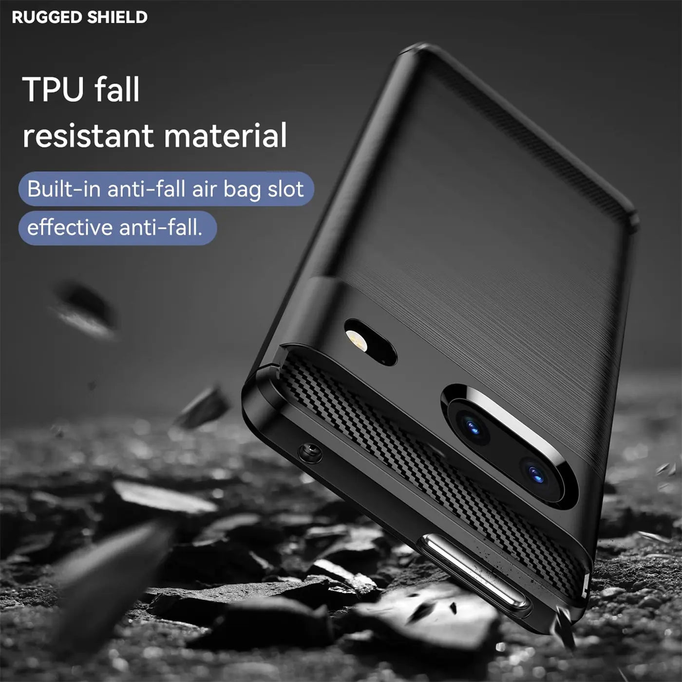 Schwarze Carbon-Optik TPU-Hülle für Google Pixel 7, schräg von hinten oben auf Trümmern liegend.