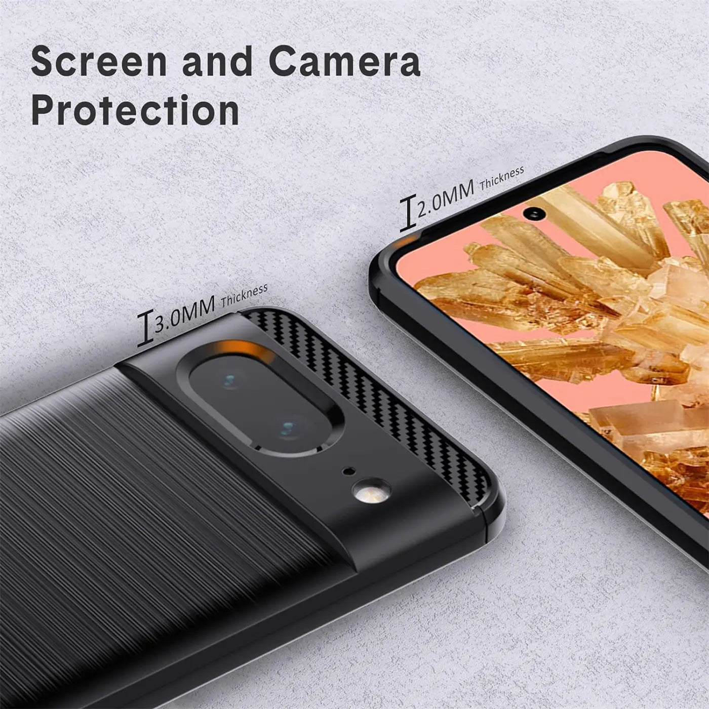 Schwarze Carbon-Hülle für Google Pixel 8, schützt Kamera (3,0mm) und Display (2,0mm), schräg von oben.