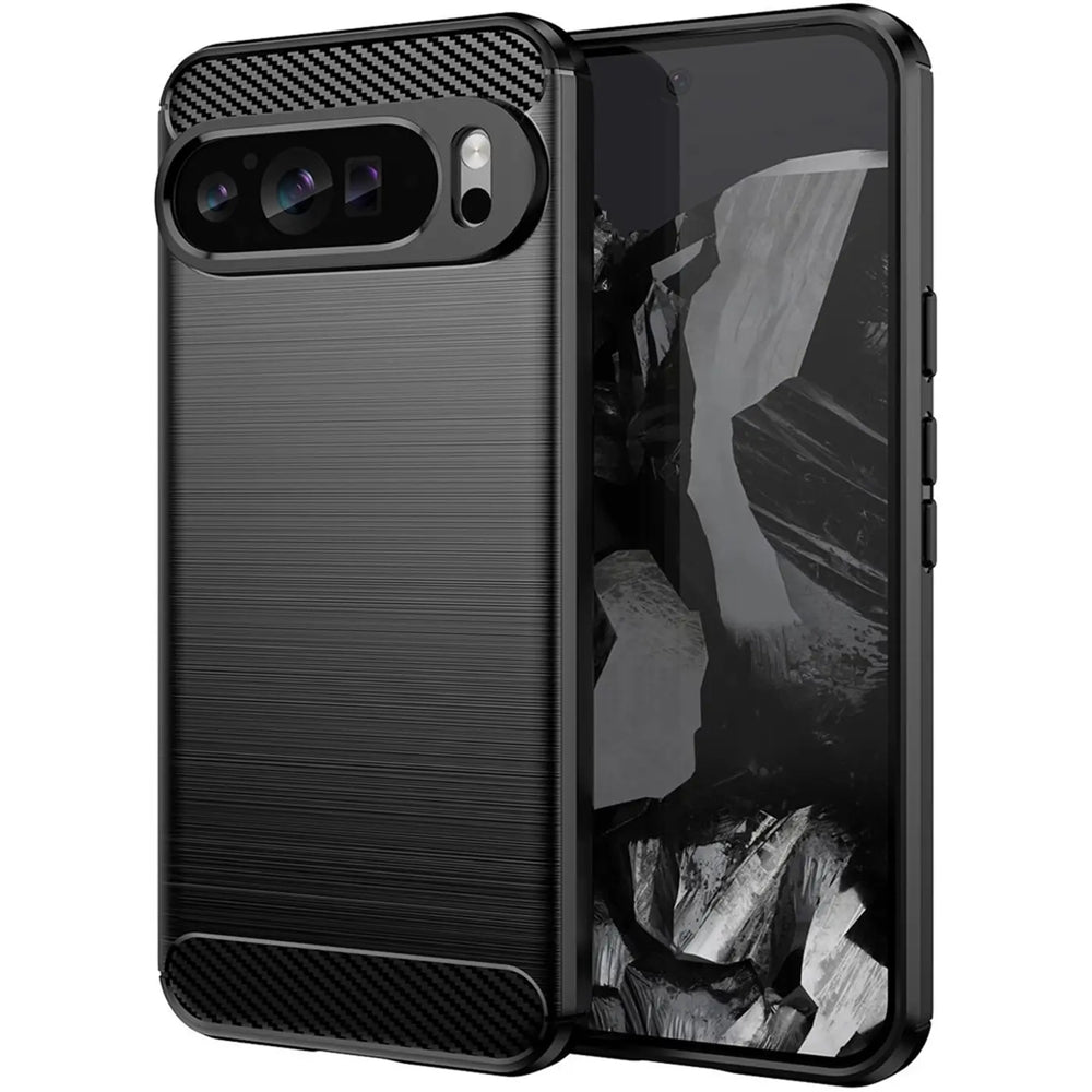 Schwarze Carbon-Hülle für Google Pixel 9 Pro, stoßfest, Rückseite mit gebürsteter Textur, leicht schräg von vorne.