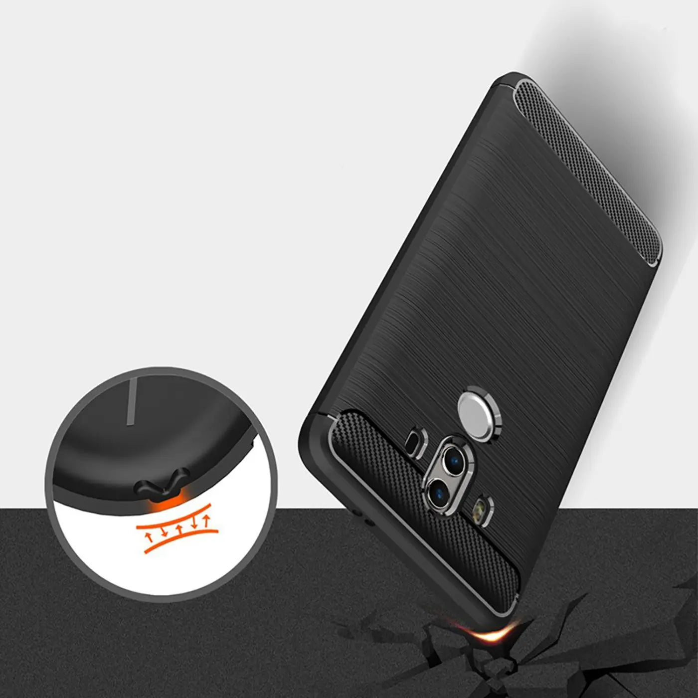 Schwarze Carbon-Hülle für Huawei Mate 10 Pro, von schräg hinten, stoßfest.